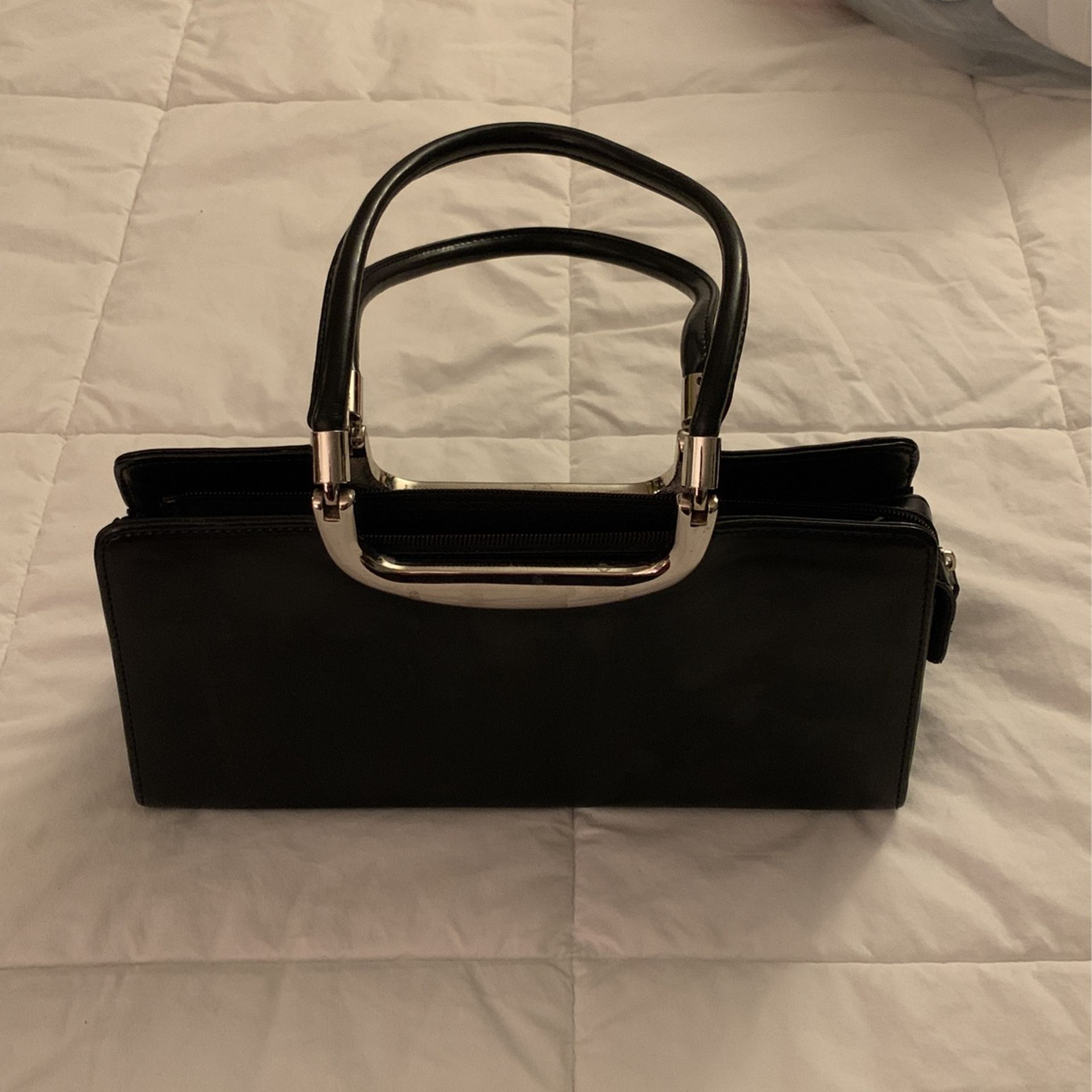 Black handbag with silver trim for Sale in Menifee, CA - OfferUp