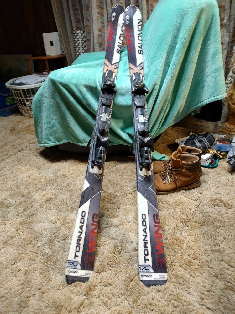 Salomon Tornado Xwing Skis