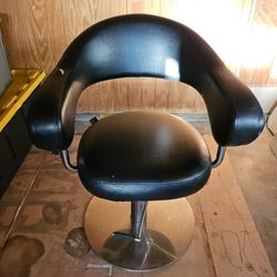 CCI Professional Hydraulic Salon Styling Chair - Black