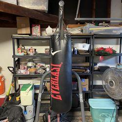 EVERLAST PUNCHING BAG / STAND