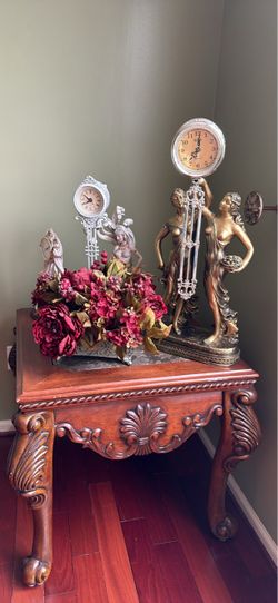Table with accessories flower and clocks