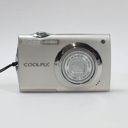 Nikon COOLPIX S4000 12.0MP Compact Camera