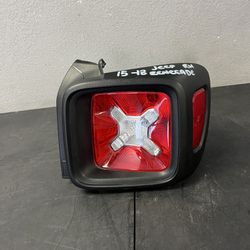 2015-2016-2017-2018 JEEP RENEGADE RIGHT TAIL LIGHT OEM USED 