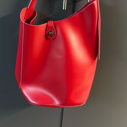 Elizabeth Arden red tote 