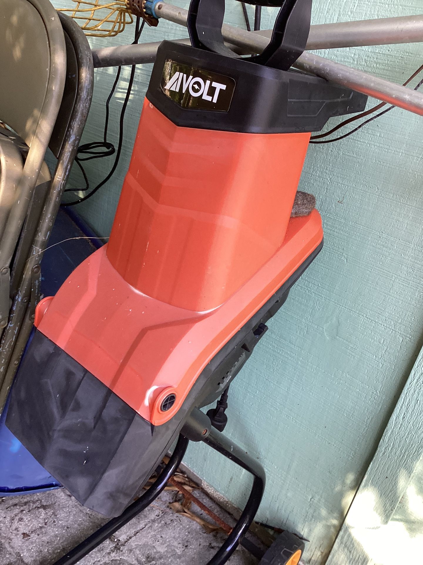 AIVOLT Electric Wood Chipper Shredder, 1800W Mulcher Chipper Shredder  Bag, 1.8 Inch Cutting Diameter for Mulching, Composting, Yard Pd. $150 Sell $45