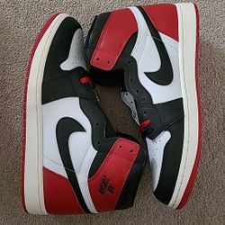Air Jordan Retro 1 High "Black Toe" Size 12/8.5 Men 
