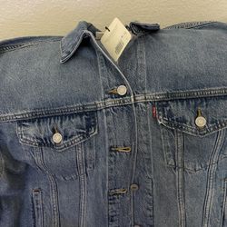 Levi Women’s Jean Jacket 