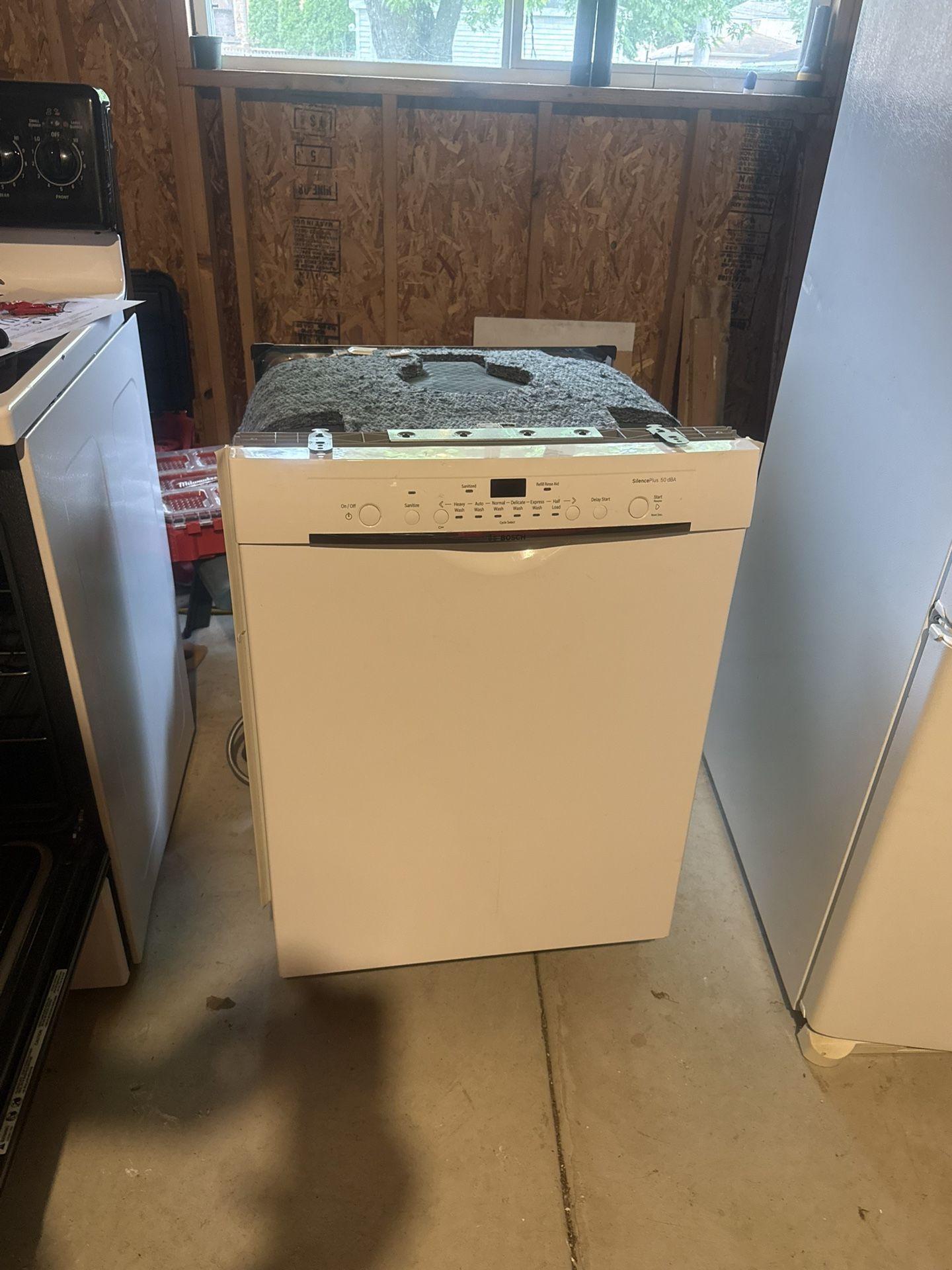 Bosch SilencePlus 50 dBA built-in dishwasher.