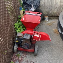 Wood chipper don’t know what’s the matter with it make offer