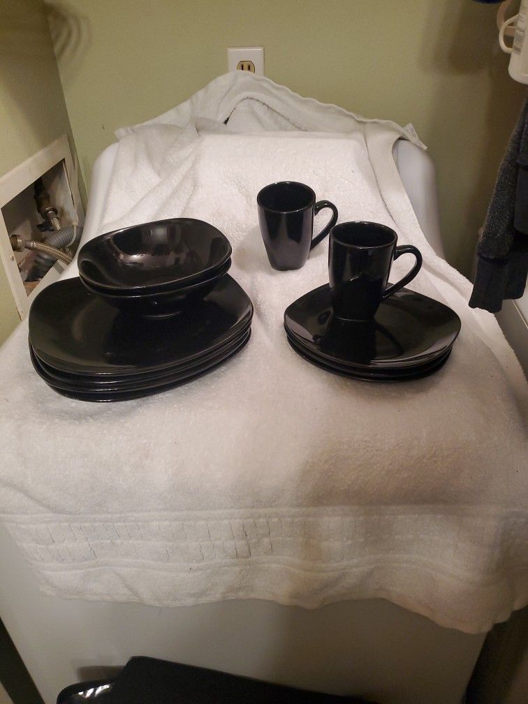 Partial Dinnerware Set Gibson - BLACK