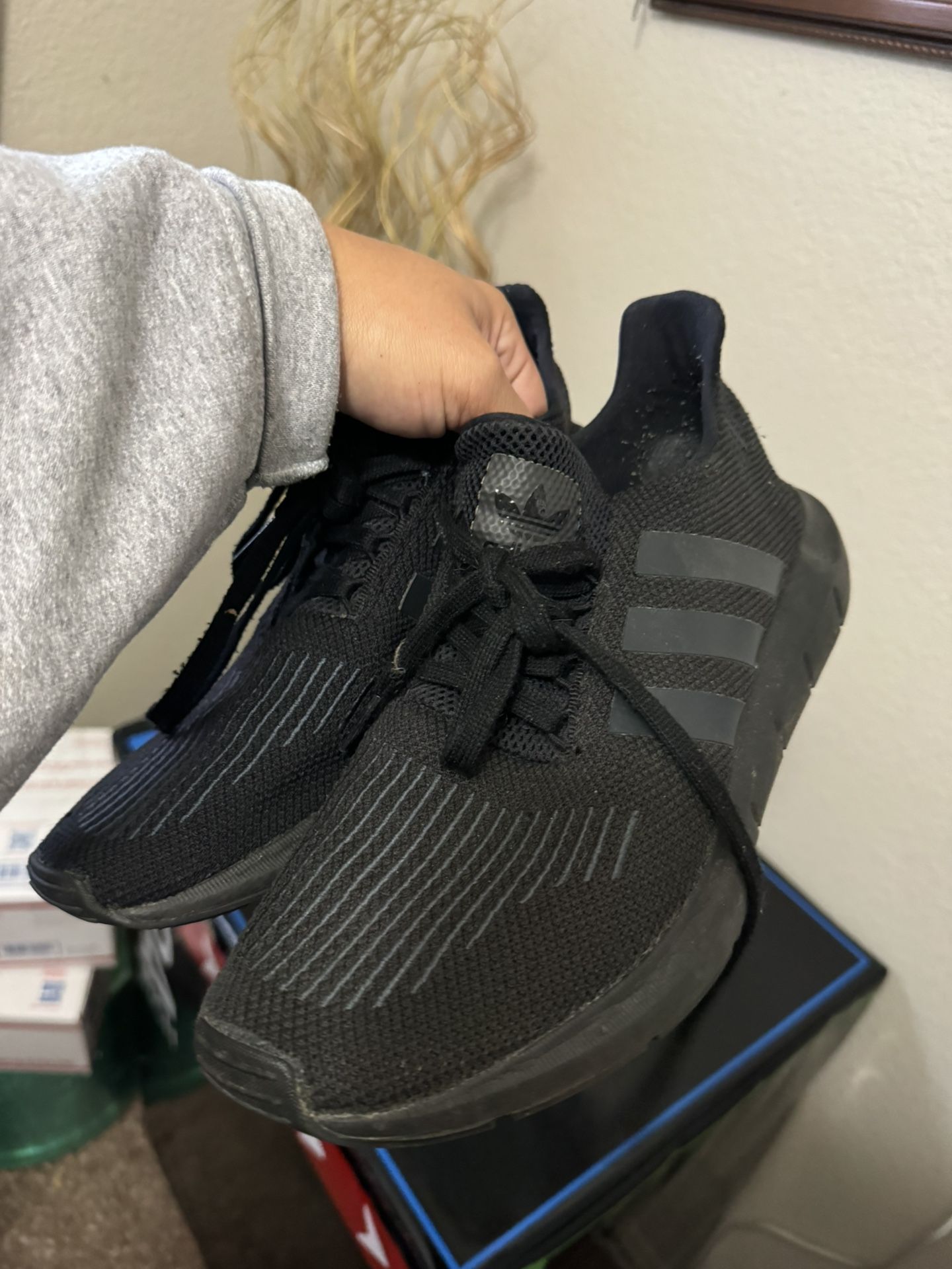 Men’s Adidas  Sz 9