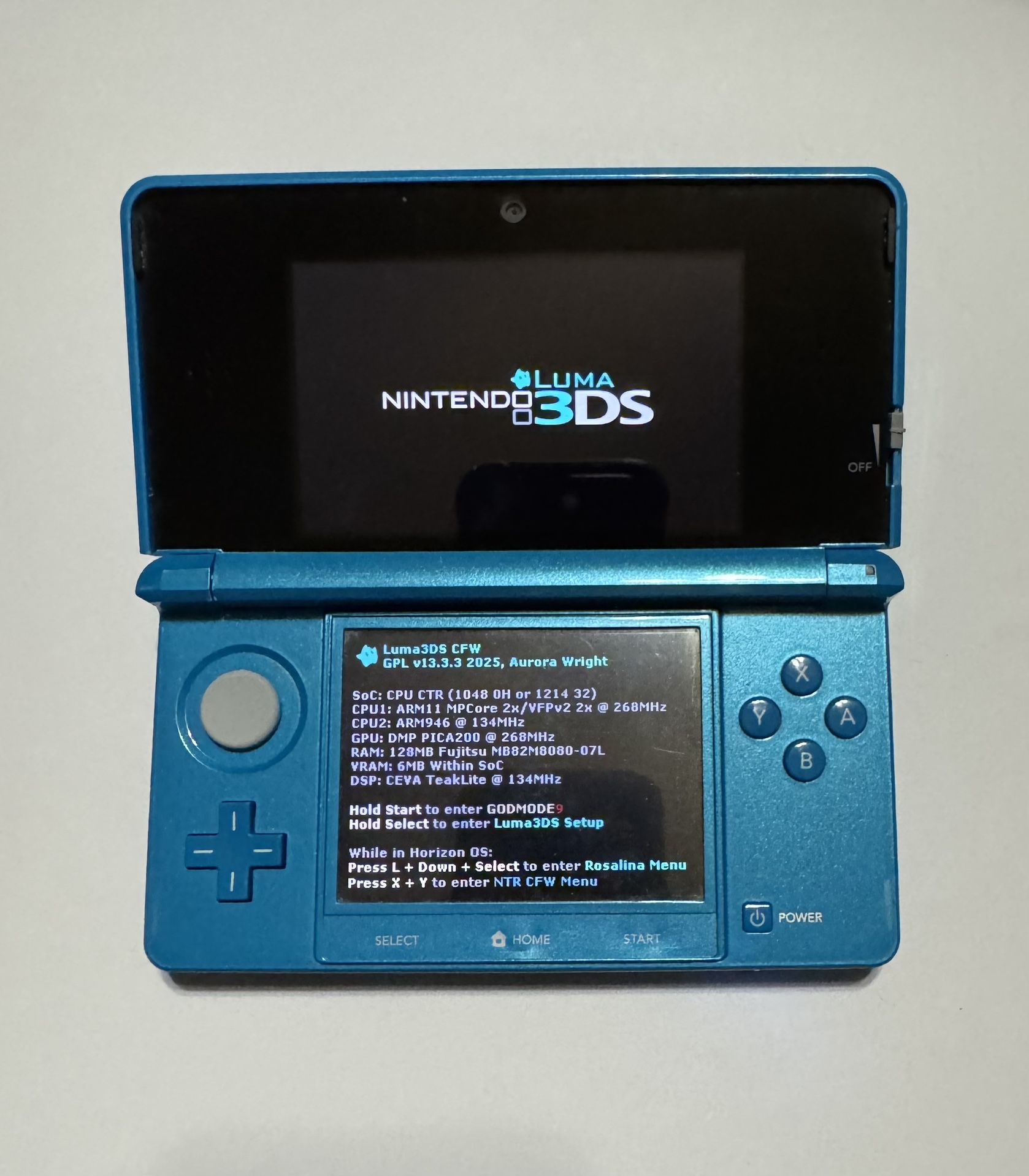 Cerulean blue Nintendo 3ds With 690 Games