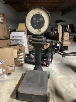 Vintage TOLEDO floor Scale