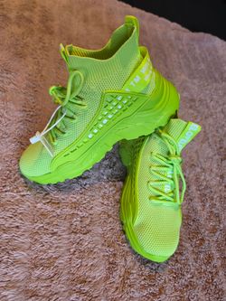 Beautiful new women's shoes7.5