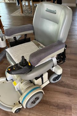 **Hoveround Electric Power Wheelchair**Mobility**Cup Holder**Travel Pouch**Charger**Manual**Works Great!**$400 OBO**