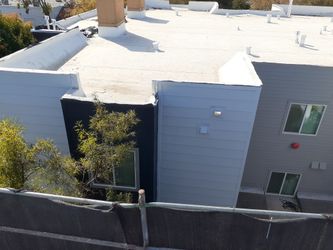 Mientras escojen colores se pinta todo tipo de edificios o casas