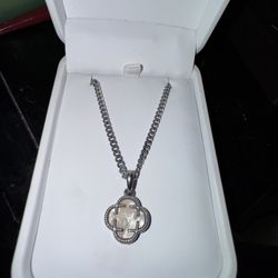 Vancleef Necklace Authentic 