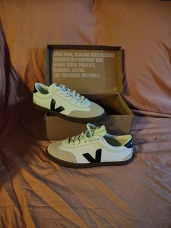 Veja Low-Top Sneakers White and Black