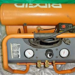 RIDGID  Twin Stack Oil-Free 4.5 Gal Portable Air Compressor. Model OF45150