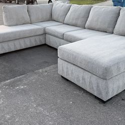 Large Sectional , couch , couches, sofa (Delivery Available)