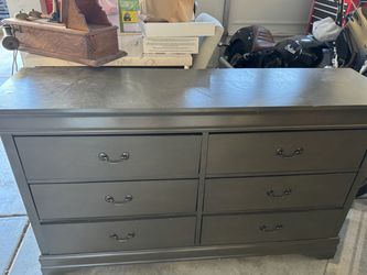 Dresser wood gray