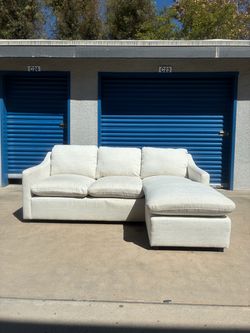 Living Spaces Reversible Couch 🛻Delivery Available🛻