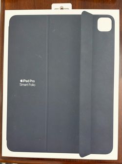 Apple iPad Pro13” Smart Folio Case - Black - M4 and M5