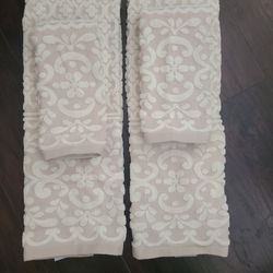 Decrotive Towels