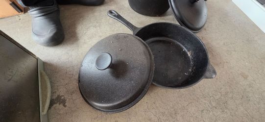 2 pcs CAST IRON FRYING FAN 3'' AND POT with cover
