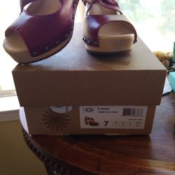 UGG size 7 brand New in box