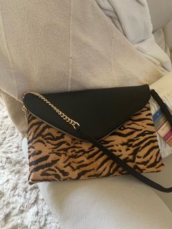 Leopard clutch handbag