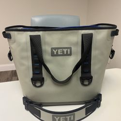 YETI M30 Hopper Soft Cooler W/Strap Grey/Charcoal/Blue Lightly Used