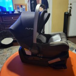 Nuna Pipa Lite Infant Car Seat-Caviar With Base