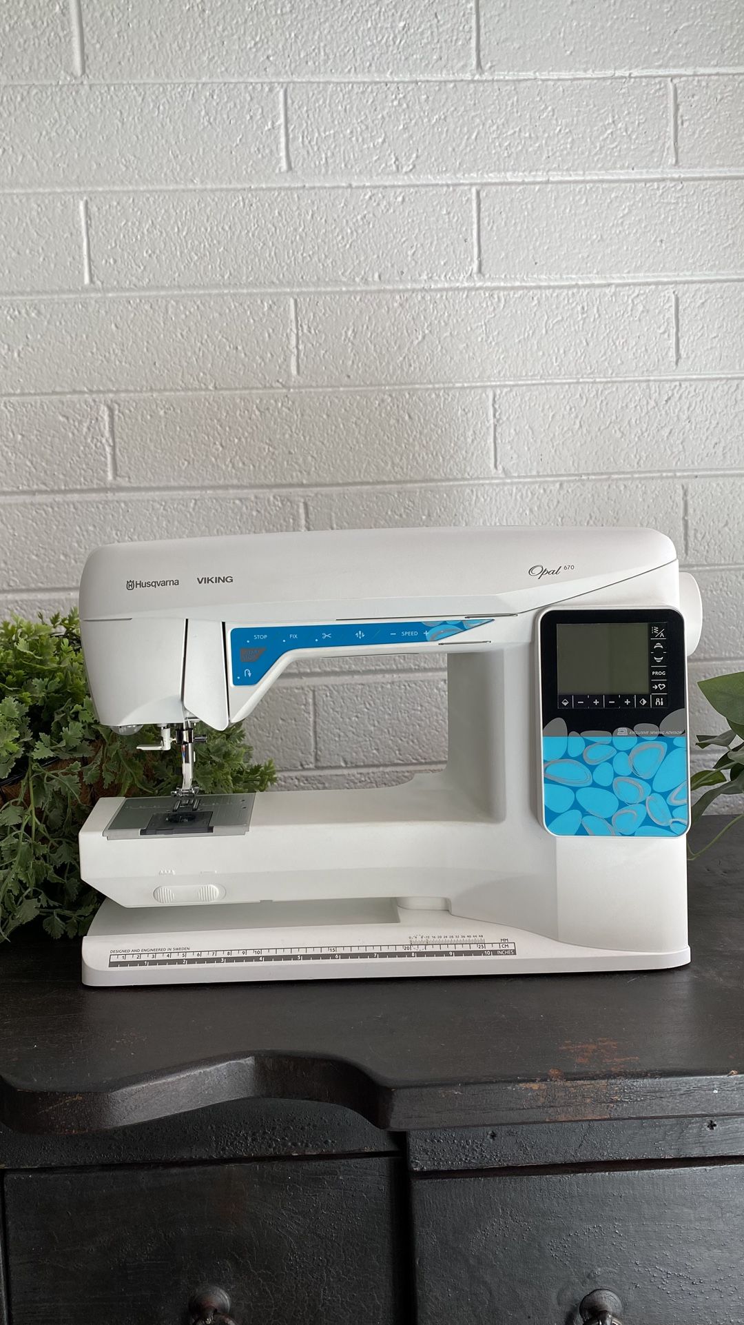 Husqvarna Viking Opal 670 Sewing Machine