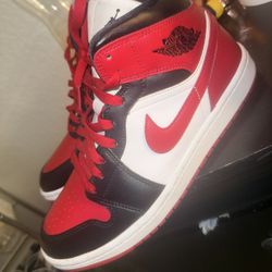 Air Jordan 1 Mid "Alternate Bred Toe