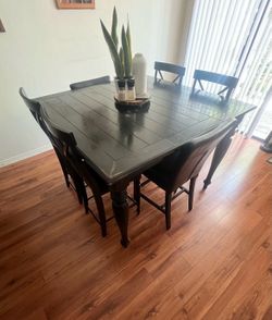 Table & 6 chairs