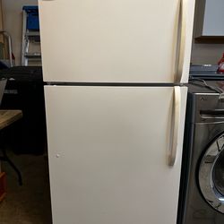 Fridgidaire refrigerator (no ice maker)