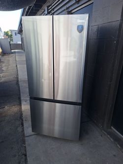 APARTMENT SIZE REFRIGERATOR (DELIVERED)