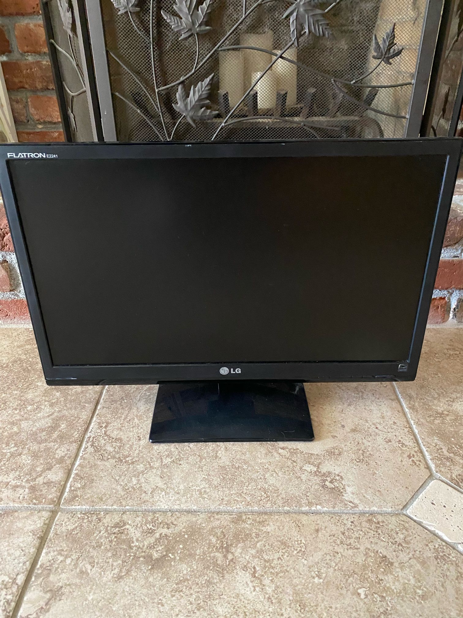 22 inch LG LED monitor 1920 x 1080p 60Hz with HDMI