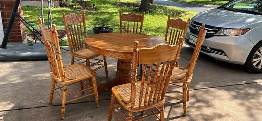 Table = 6 chairs