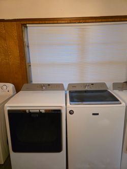 MAYTAG WASHER AND DRYER SET BOTH ELECTRIC XL CAPACITY 5.0 CU CLEAN AND DESINFECTED DELIVERY AVAILABLE FOR EXTRA FEE