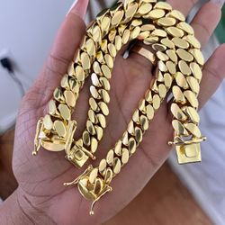 bracelet 150$-200 each