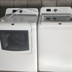 Maytag Bravo kingsize capacity glass top washer and electric dryer set