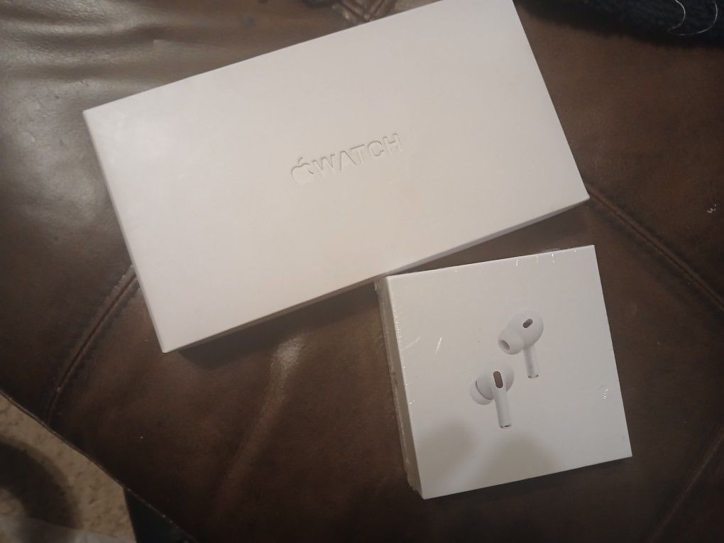 Airpods 2 And Apple Watch Ultra 2