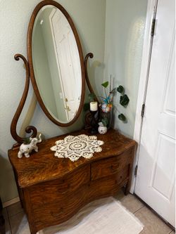 Antique Tiger Oak Vanity Dresser with Original Oval Mirror – Early 1900s
