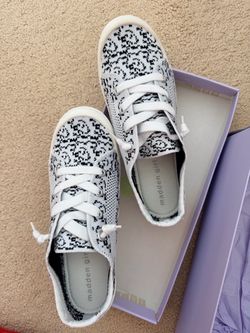 NIB Madden Girl Bailey-K Black & White Knit Memory Foam Sneakers - Size 6.5
