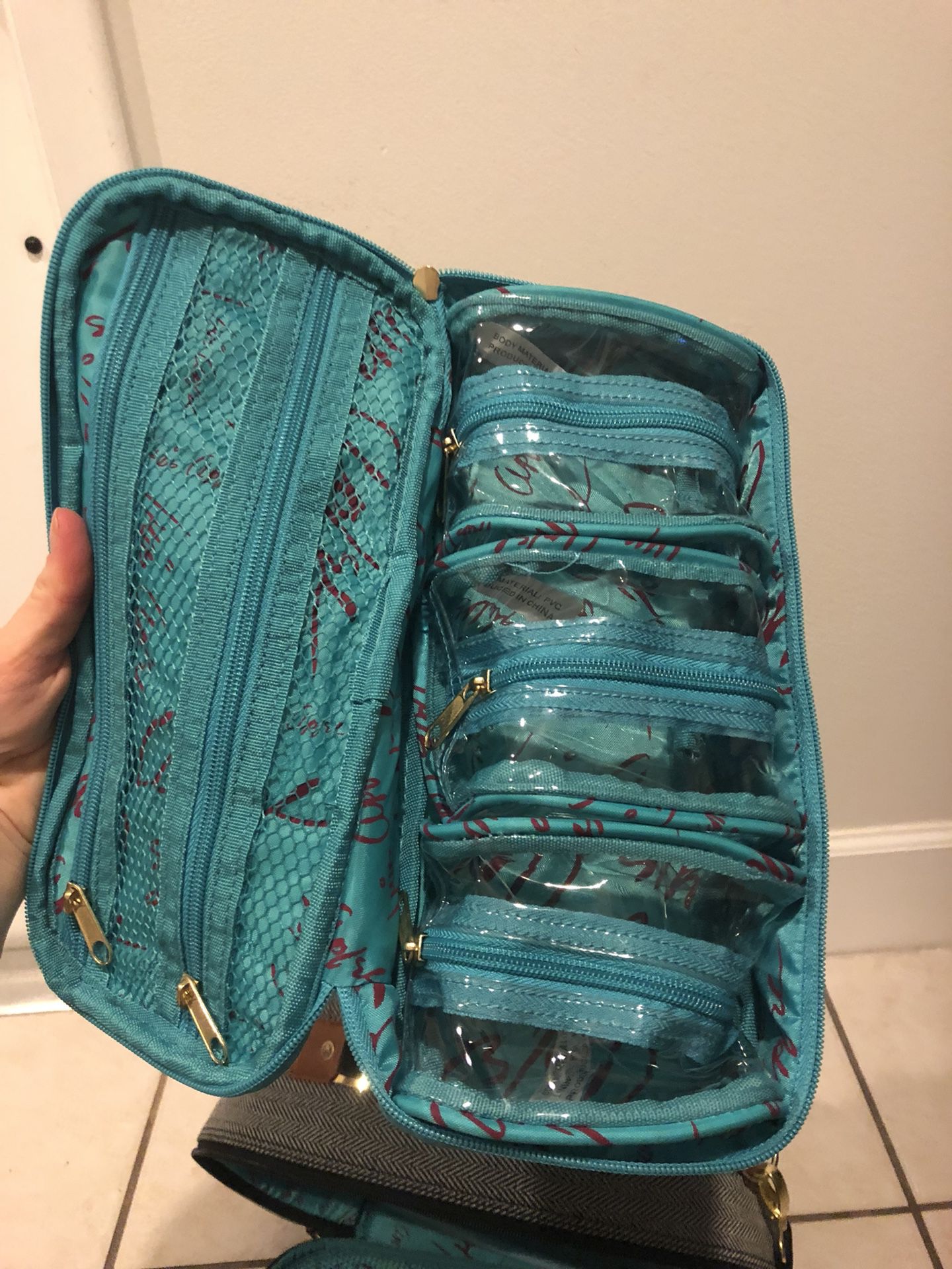 2-Piece Nesting Hat Box Style Suitcase by Rara Avis Iris Apfel for Sale in  Lake Worth, FL - OfferUp