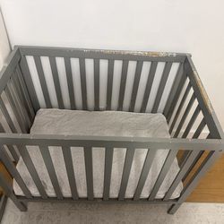 Mini crib