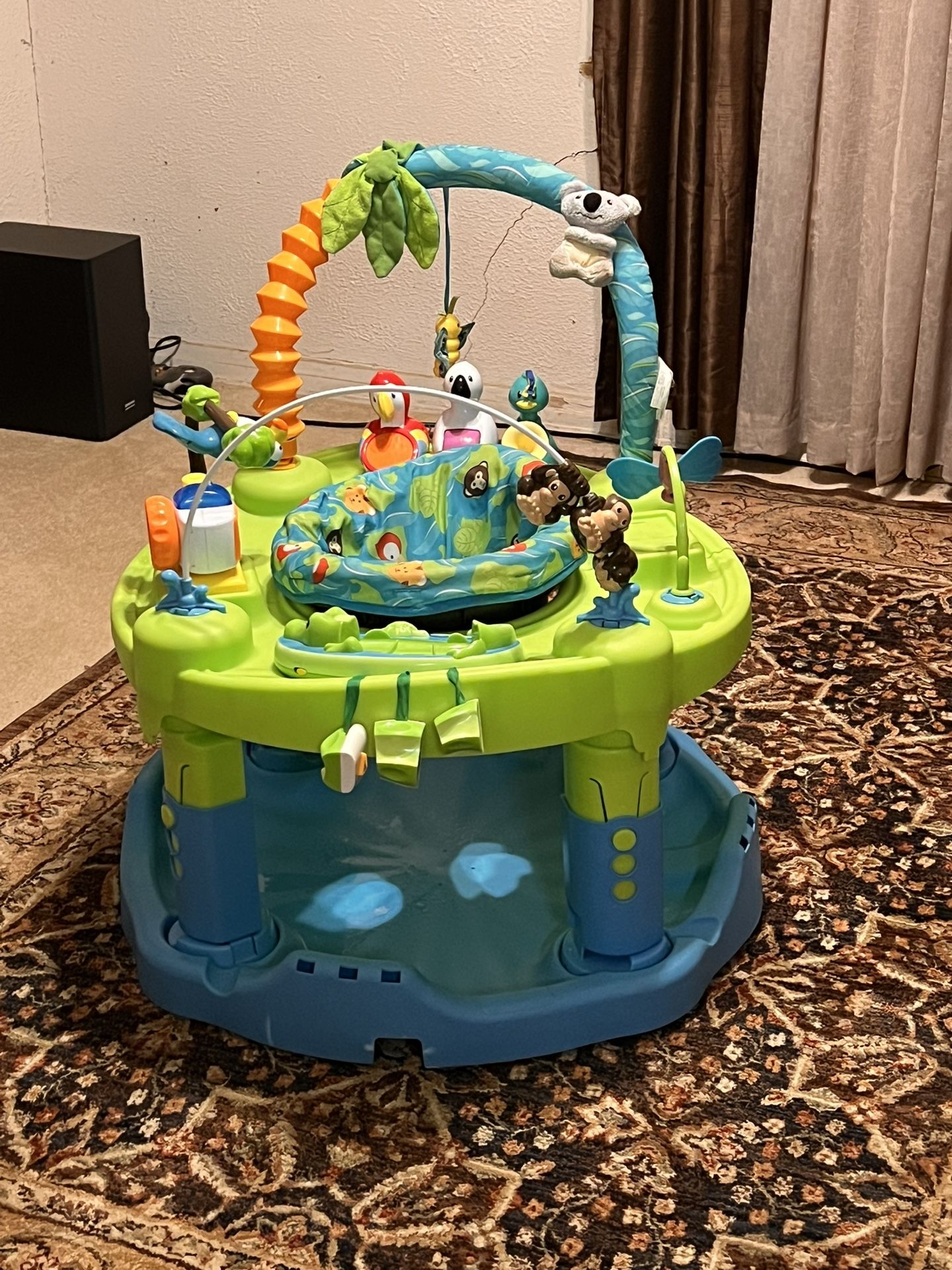 ExerSaucer Triple Fun Vida en el Platillo de Actividades Que Rebota……..Evenflo