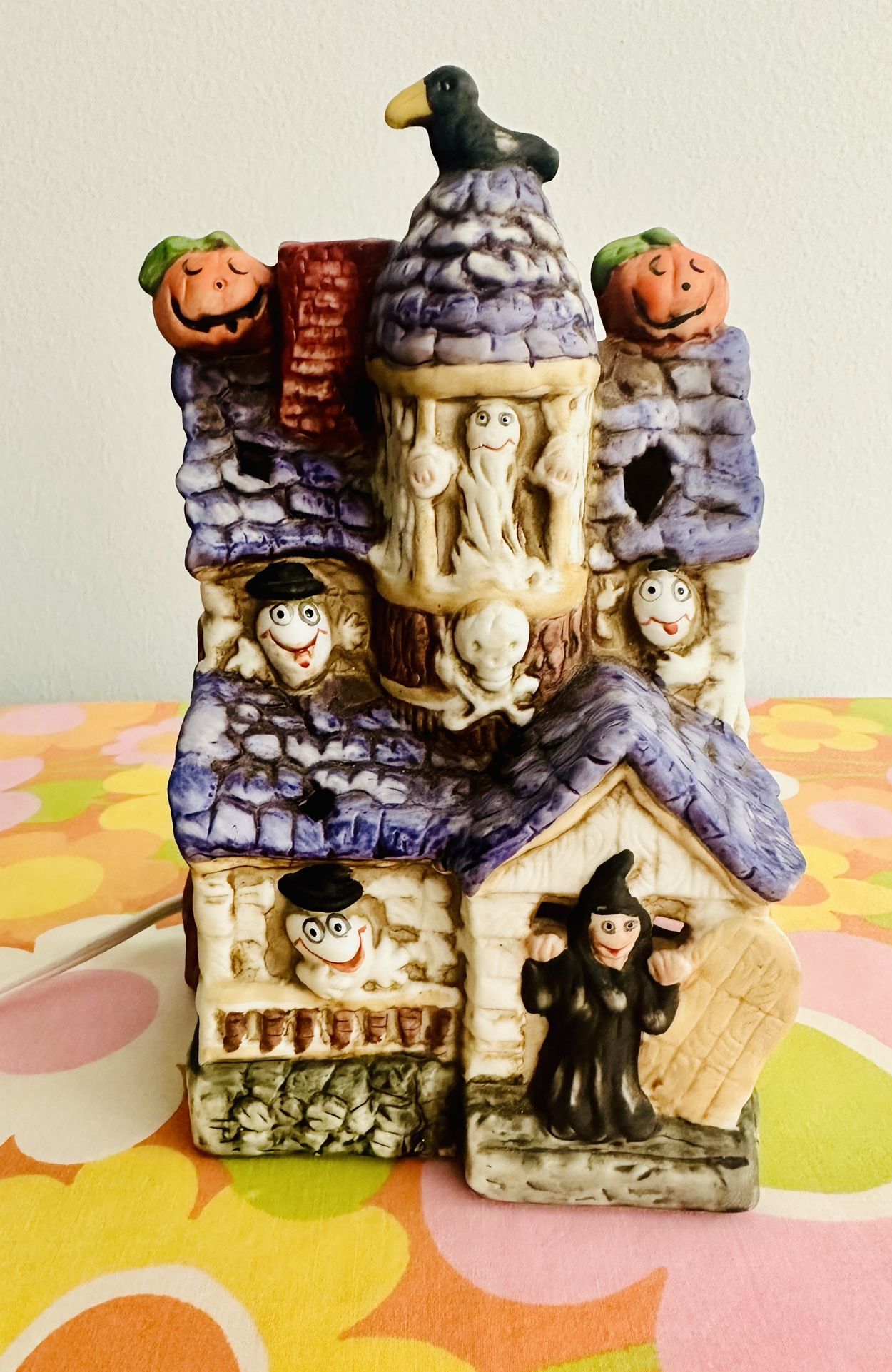 Vintage 1987 Enesco Ceramic Light up Halloween Haunted house. Super cute and spooky. Includes cord with toggle off and on switch and light bulb.